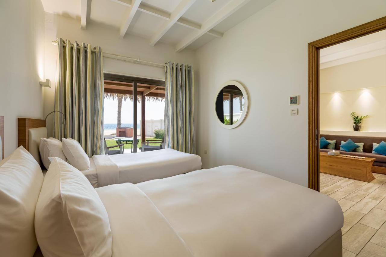 Sealine Beach, A Murwab Resort Mesaieed Buitenkant foto A bedroom at the resort