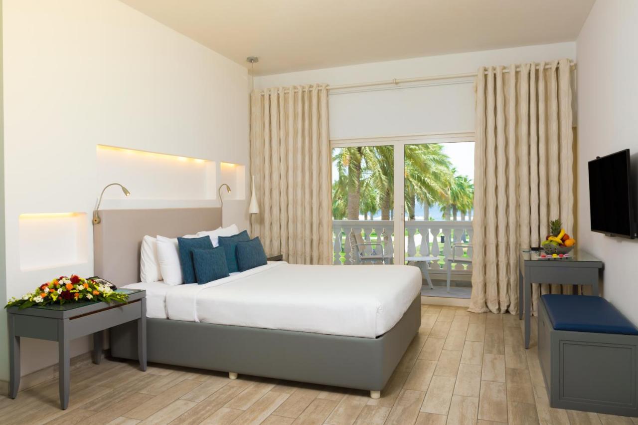 Sealine Beach, A Murwab Resort Mesaieed Buitenkant foto A room at the hotel