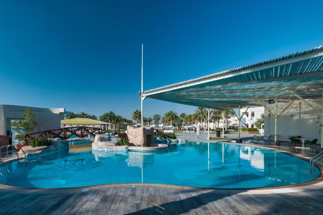 Sealine Beach, A Murwab Resort Mesaieed Buitenkant foto The pool at the hotel