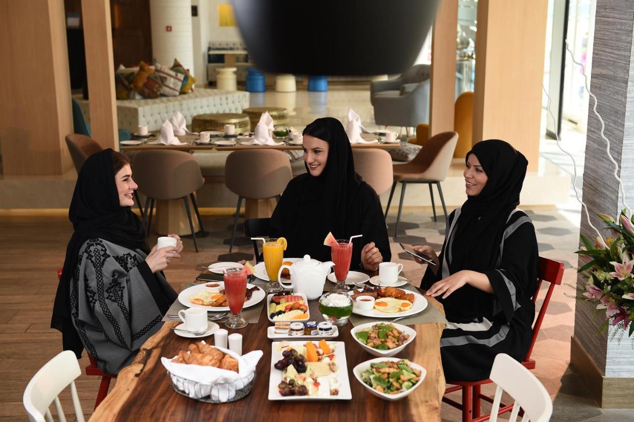 Sealine Beach, A Murwab Resort Mesaieed Buitenkant foto Arab women in Dubai