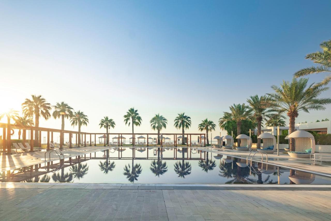 Sealine Beach, A Murwab Resort Mesaieed Buitenkant foto The resort's main pool