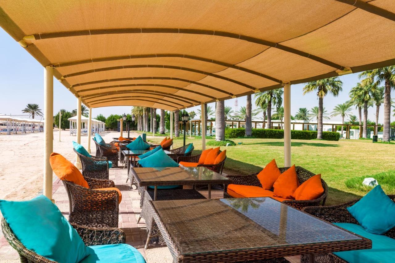 Sealine Beach, A Murwab Resort Mesaieed Buitenkant foto The beach at the resort