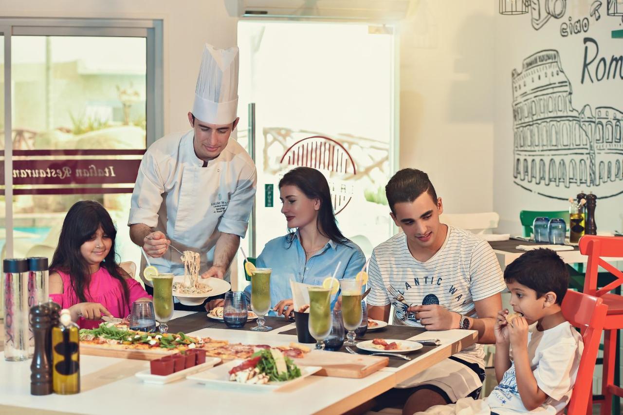 Sealine Beach, A Murwab Resort Mesaieed Buitenkant foto Family dining at a restaurant